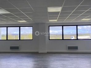 Local d’activités dans Aubergenville à louer Photo intérieure– Image 2 sur 2