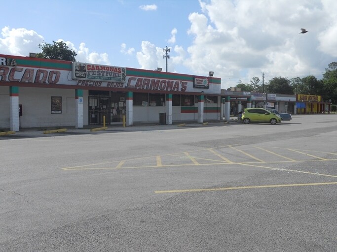 8606 Irvington Blvd, Houston, TX à louer - Photo de l’immeuble – Image 2 sur 21