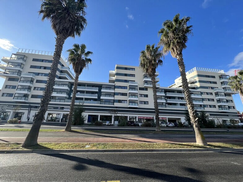 Local commercial dans Canet-en-Roussillon à louer - Photo de l’immeuble – Image 2 sur 3