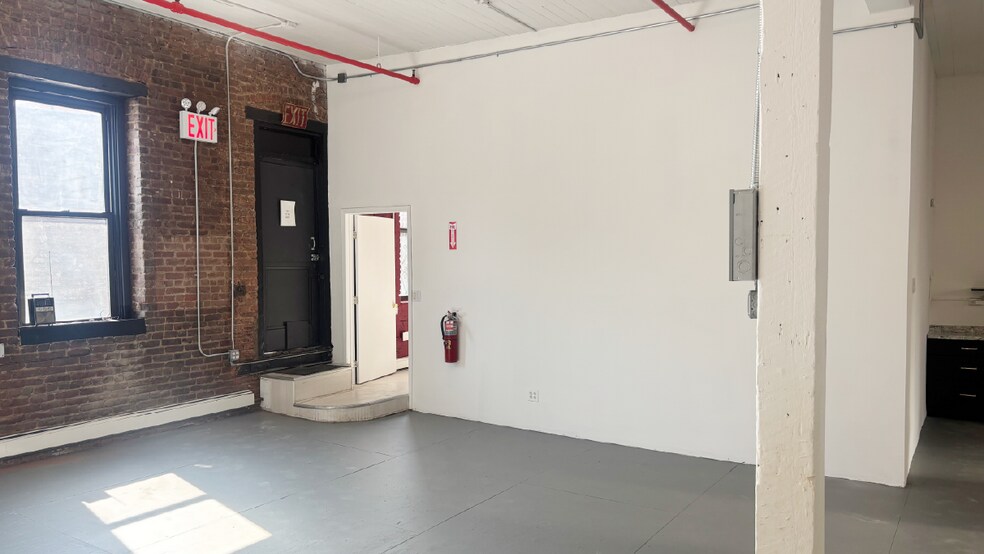 148 India St, Brooklyn, NY à louer - Photo de l’immeuble – Image 3 sur 4