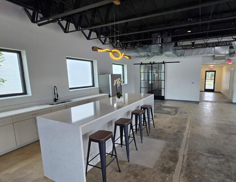 2100 N Hamilton St, Richmond, VA à louer - Photo intérieure – Image 3 sur 11