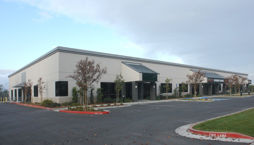 385-445 Woodview Ave, Morgan Hill, CA à vendre - Photo de l’immeuble – Image 2 sur 19