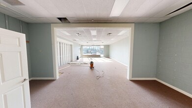 5800-6022 W Jefferson Blvd, Fort Wayne, IN à louer Photo intérieure– Image 1 sur 5