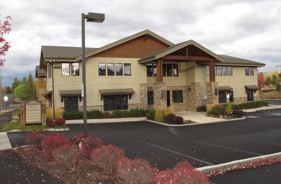 525 SW Umatilla St, Redmond, OR à louer - Photo de l’immeuble – Image 2 sur 18