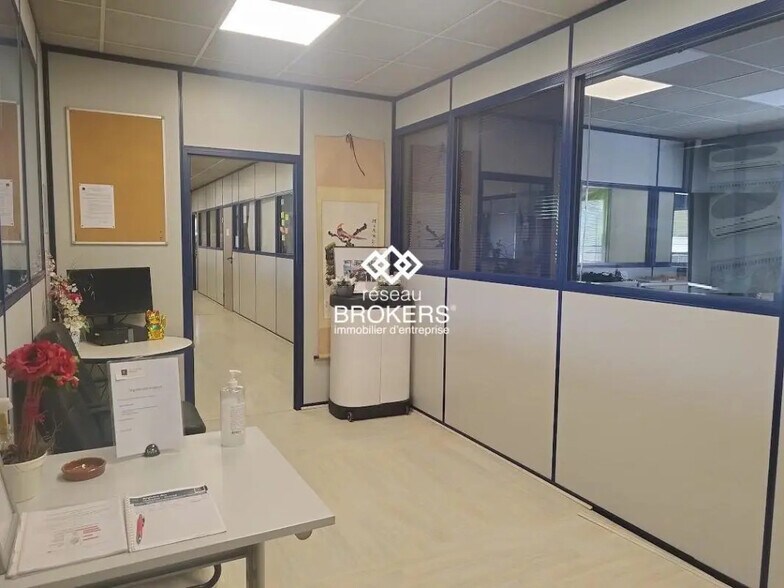 Bureau dans Cluses à louer - Photo intérieure – Image 2 sur 3