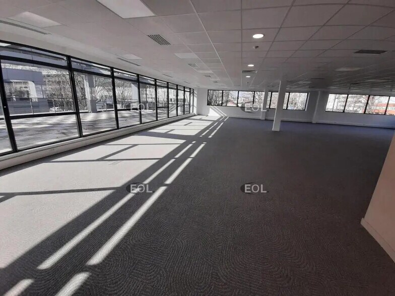 Local d’activités dans Bagneux à louer - Photo de l’immeuble – Image 2 sur 6