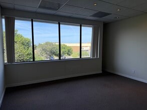 5 Harris Ct, Monterey, CA à louer Photo intérieure– Image 2 sur 6