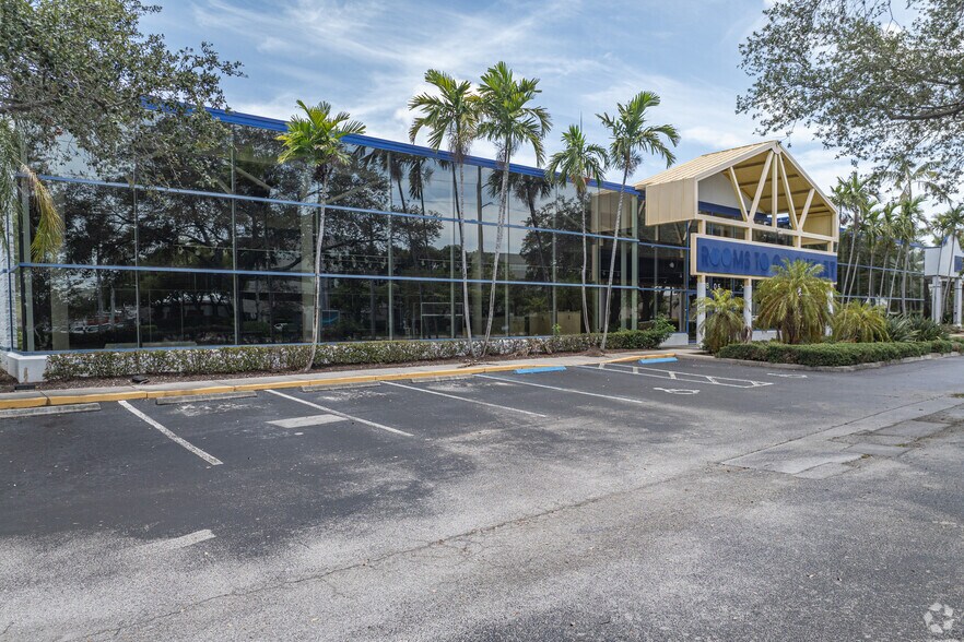 1601-1605 W Oakland Park Blvd, Oakland Park, FL à vendre - Photo principale – Image 1 sur 15