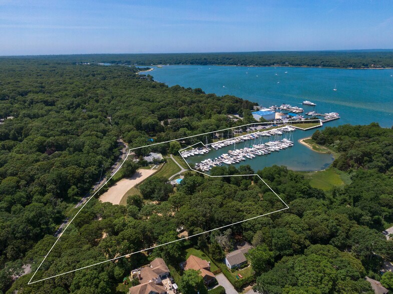 313 Three Mile Harbor Rd, East Hampton, NY à louer - Aérien – Image 2 sur 26