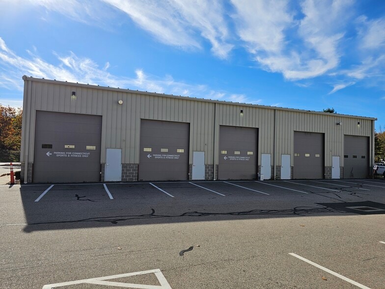 60 Village Pl, Glastonbury, CT à louer - Photo de l’immeuble – Image 2 sur 14