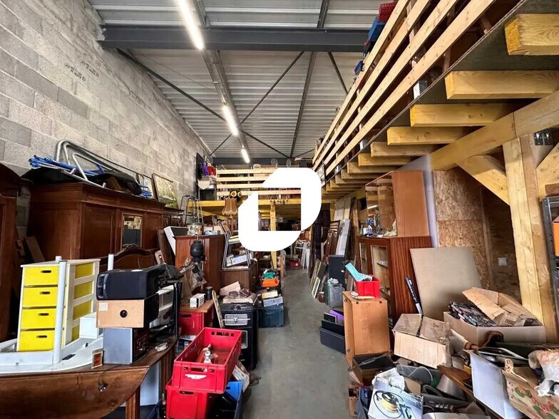 Local d'activités dans Montussan à vendre - Photo de l’immeuble – Image 3 sur 4