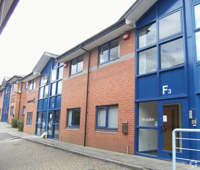 Standard Way, Fareham à louer - Photo principale – Image 1 sur 5
