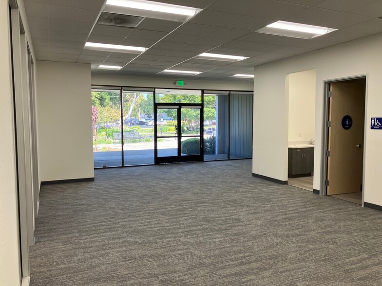 2225 Martin Ave, Santa Clara, CA à louer - Photo intérieure – Image 3 sur 8