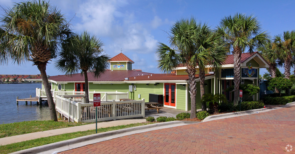 203 Brooks St SE, Fort Walton Beach, FL à vendre - Photo principale – Image 1 sur 2