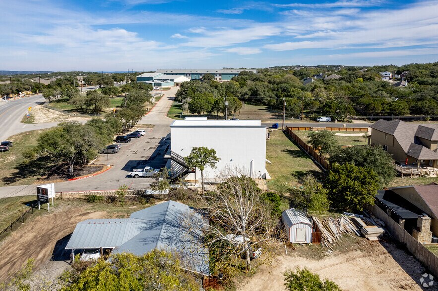 1304 W Borgfeld Dr, San Antonio, TX à louer - Photo de l’immeuble – Image 3 sur 10
