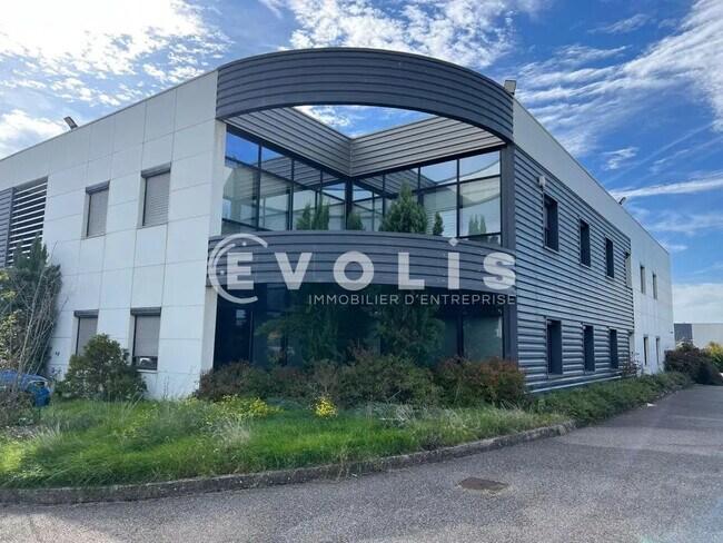 Plus de détails pour Local d'activités à louer