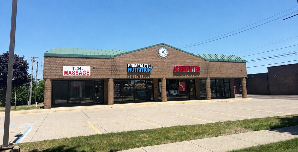 100-160 W 13 Mile Rd, Madison Heights, MI à louer - Photo de l’immeuble – Image 2 sur 2