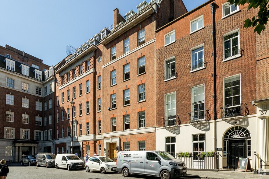 35 Soho Sq, Londres à louer - Photo de l’immeuble – Image 2 sur 5