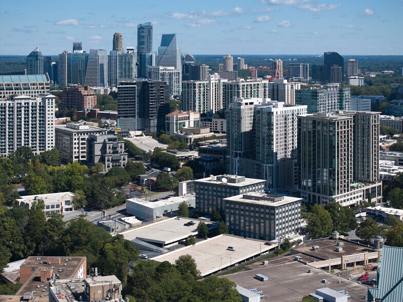 2970 Peachtree Rd NW, Atlanta, GA à louer - Photo de l’immeuble – Image 3 sur 11
