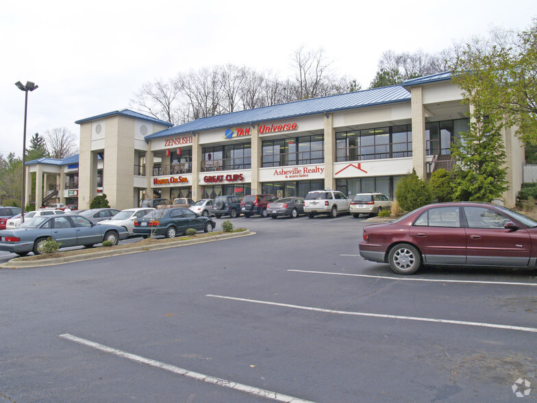 640 Merrimon Ave, Asheville, NC à louer - Photo de l’immeuble – Image 2 sur 22