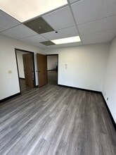 411 N Lombard St, Oxnard, CA à louer Photo intérieure– Image 2 sur 12