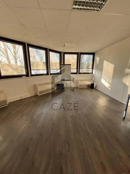 Bureau dans Bruges à vendre - Photo de l’immeuble – Image 3 sur 5