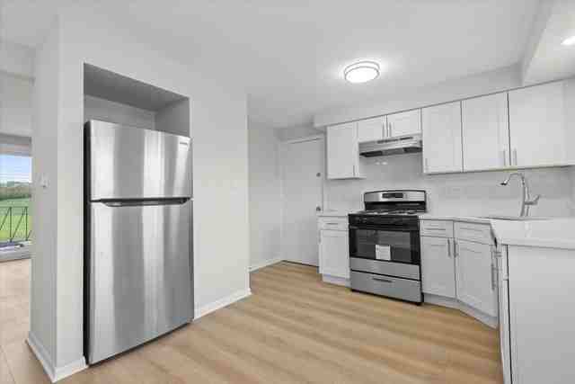 14121 S Stewart Ave, Riverdale, IL à vendre - Photo intérieure – Image 2 sur 9