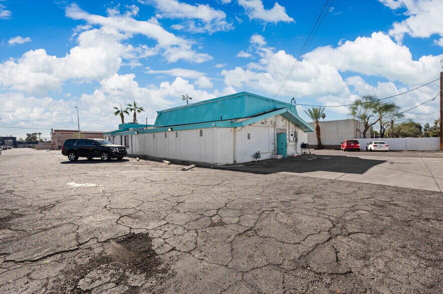 5828 W Indian School Rd, Phoenix, AZ à vendre - Photo de l’immeuble – Image 2 sur 50