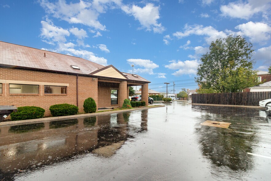 2751 Blue Rock Rd, Cincinnati, OH à vendre - Photo de l’immeuble – Image 2 sur 31