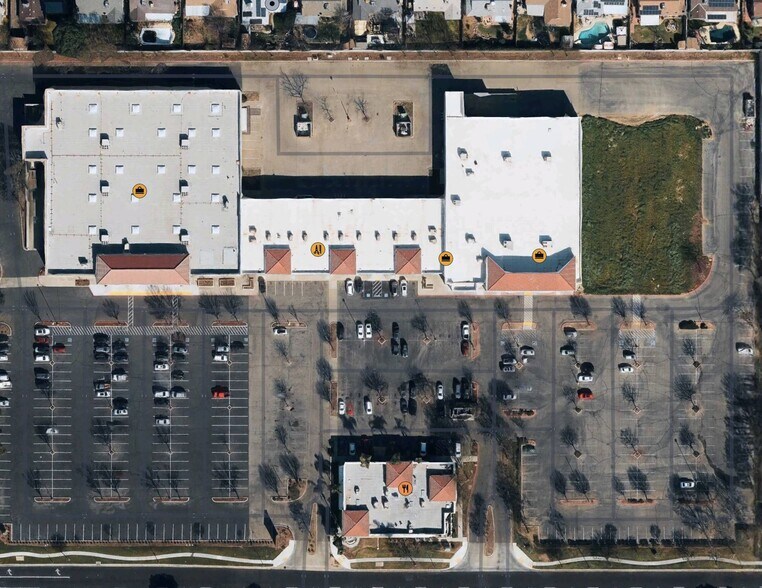 Shaw Ave, Clovis, CA à louer - Photo de l’immeuble – Image 3 sur 3