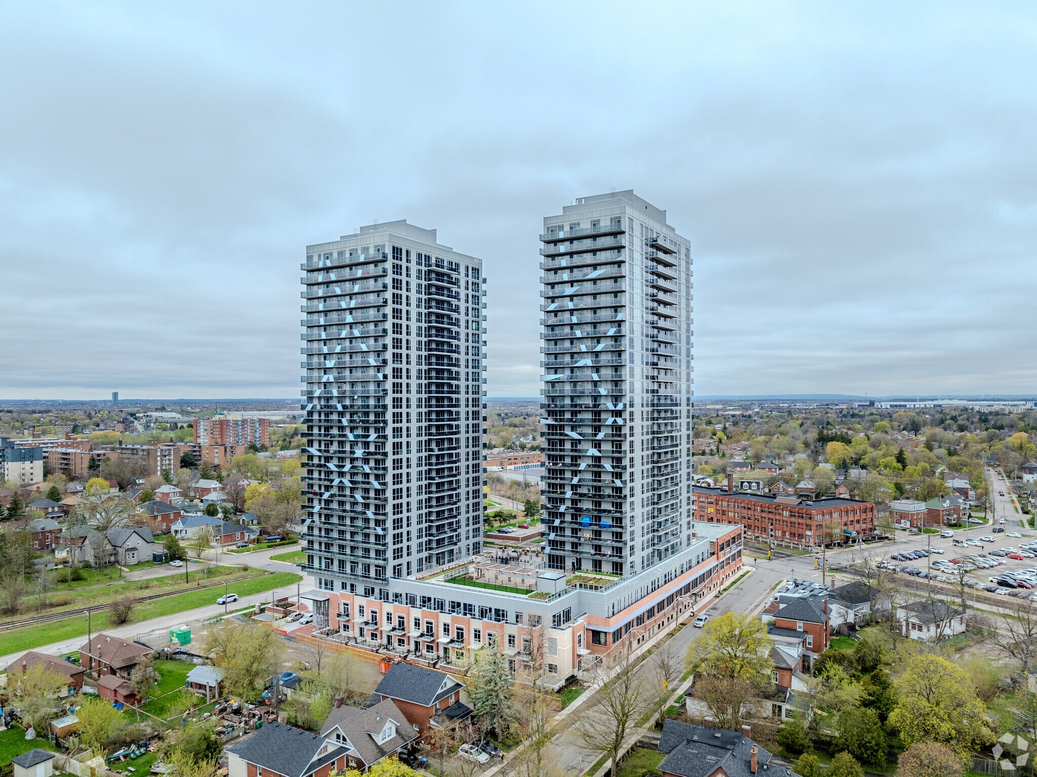 45 Railroad St, Brampton, ON à louer Photo principale– Image 1 sur 40