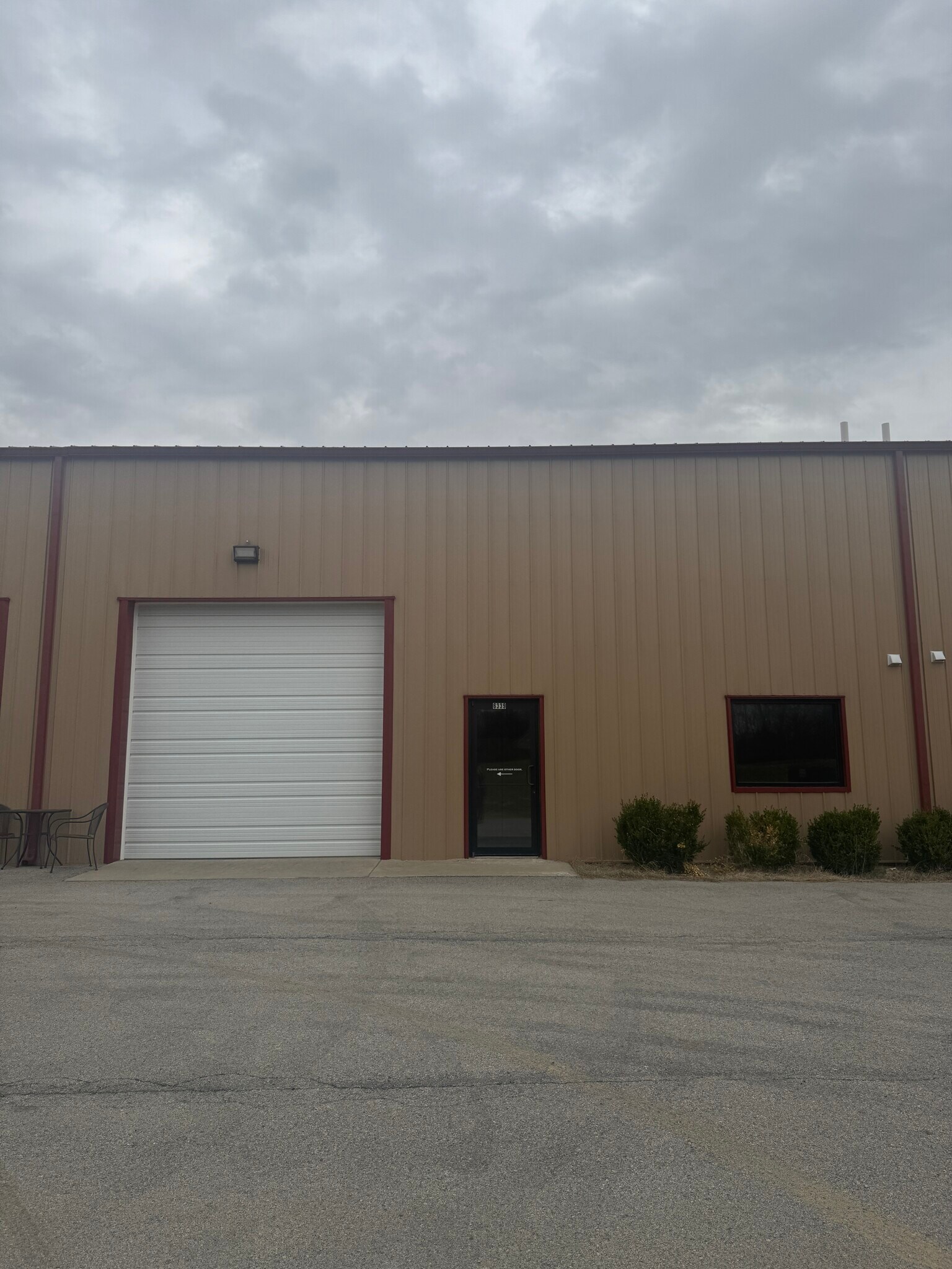 6335 MIDLAND INDUSTRIAL Dr, Shelbyville, KY à louer Photo de l’immeuble– Image 1 sur 4