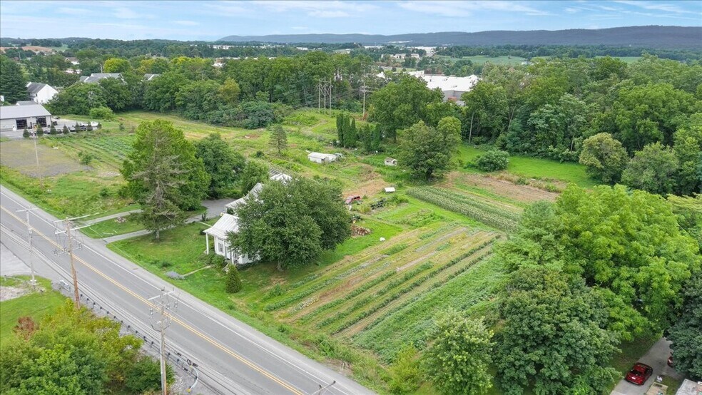 822 Ritner Hwy, Shippensburg, PA à vendre - Photo de l’immeuble – Image 2 sur 13