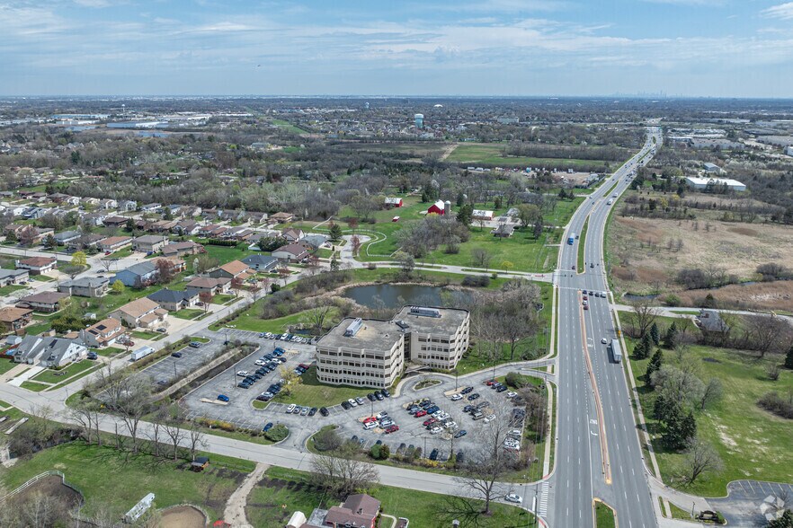 300 & 303 E Army Trail Road, Bloomingdale, IL à louer - Aérien – Image 3 sur 4