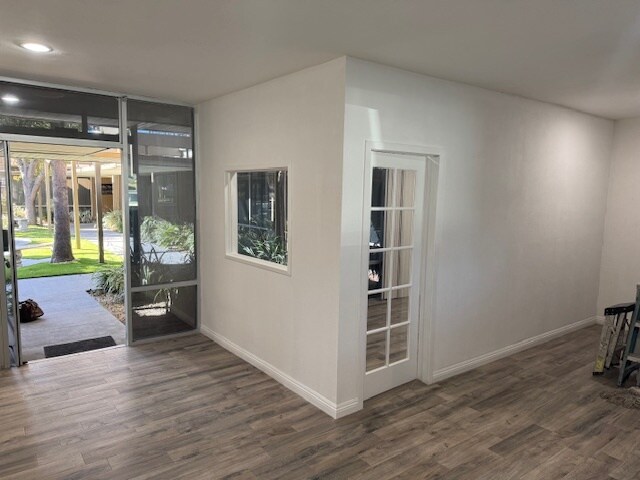 1535 E 17th St, Santa Ana, CA à louer - Photo de l’immeuble – Image 2 sur 5