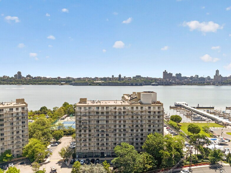 1033-1077 River Rd, Edgewater, NJ à vendre - Photo de l’immeuble – Image 2 sur 52