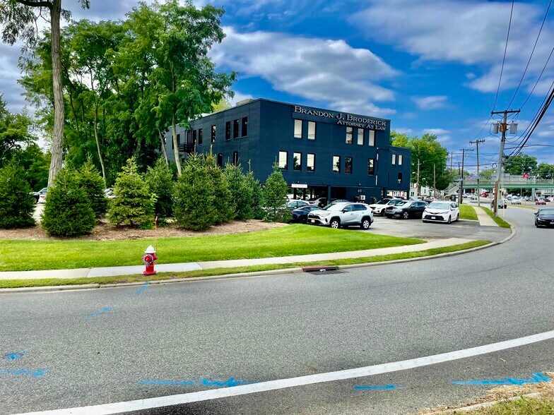 65 Route 4, River Edge, NJ à louer - Photo de l’immeuble – Image 2 sur 2