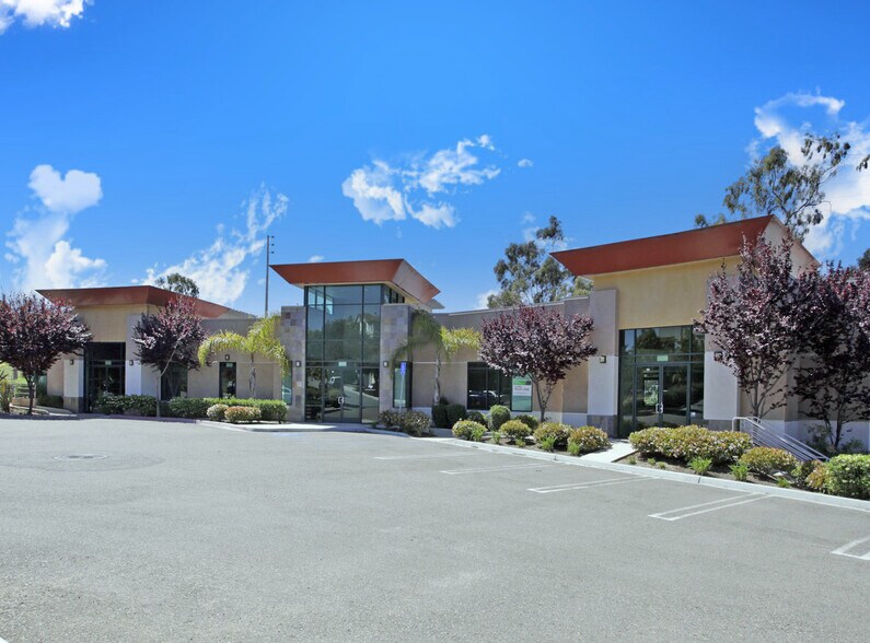 489 Saxony Pl, Encinitas, CA à louer - Photo de l’immeuble – Image 1 sur 9