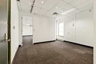 12905 Rue Sherbrooke E, Montréal, QC à louer Photo intérieure– Image 2 sur 8