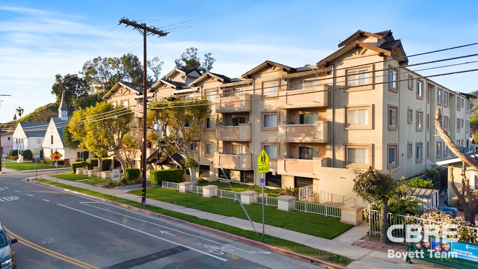 North Los Angeles Multifamily Portfolio portefeuille de 15 biens à vendre sur LoopNet.fr - Photo de l’immeuble – Image 3 sur 235