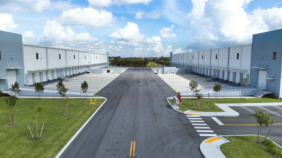 3175 Park of Commerce Blvd, Homestead, FL à louer - Photo de l’immeuble – Image 3 sur 5