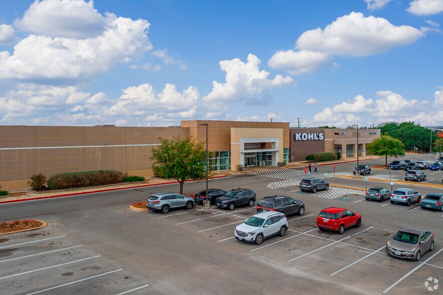 10838-10842 Potranco Rd, San Antonio, TX à louer - Photo de l’immeuble – Image 2 sur 18