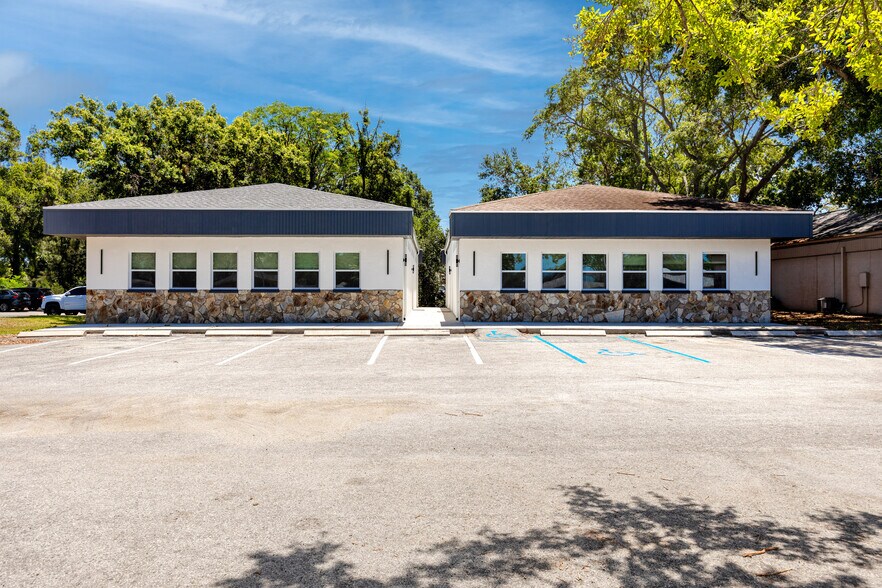 2123 NE Coachman Rd, Clearwater, FL à louer - Photo de l’immeuble – Image 2 sur 13