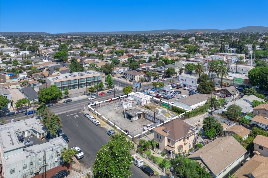 5630 S Central Ave, Los Angeles, CA à vendre - Photo de l’immeuble – Image 3 sur 11
