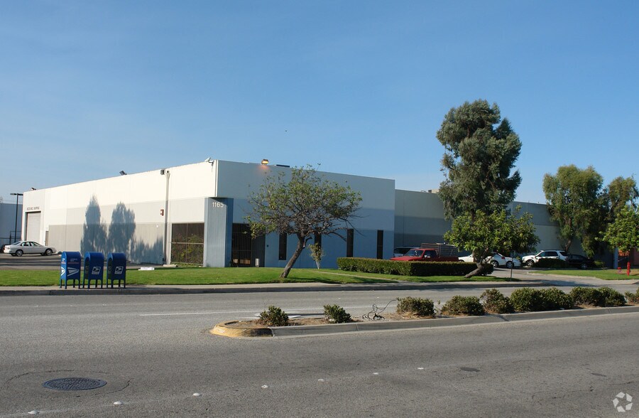 1145 W Walnut St, Compton, CA à louer - Photo principale – Image 1 sur 5