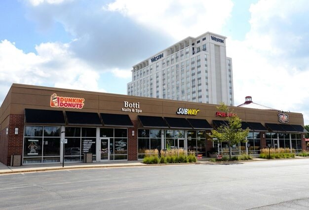 651-781 N Milwaukee Ave, Wheeling, IL à louer Photo principale– Image 1 sur 8