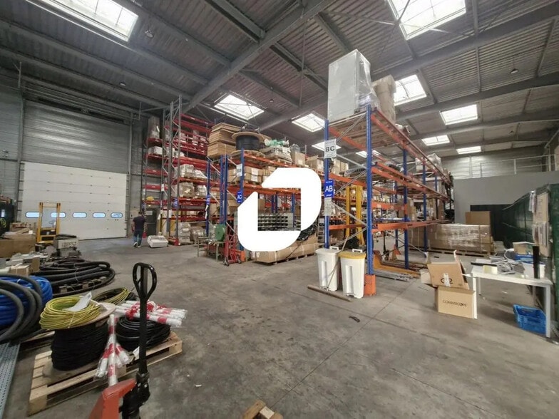 Bureau dans Bussy-Saint-Martin à vendre - Photo de l’immeuble – Image 3 sur 11