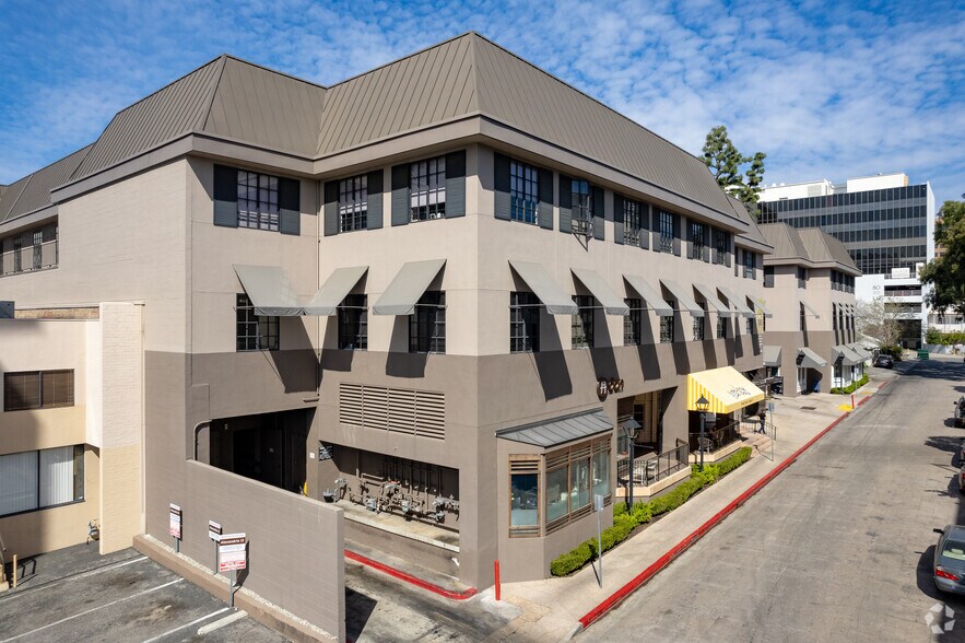 140-146 S Lake Ave, Pasadena, CA à louer - Photo de l’immeuble – Image 2 sur 10