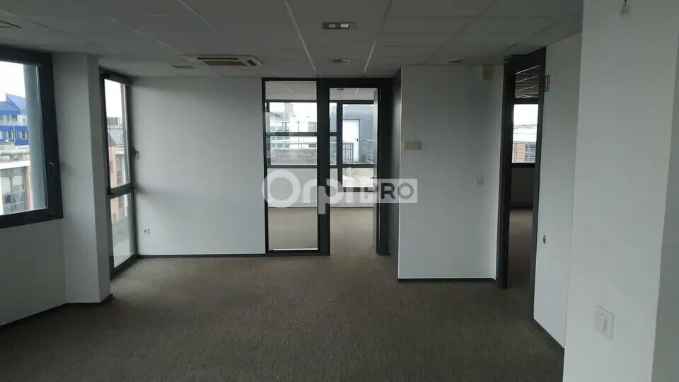 Bureau dans  à louer - Photo de l’immeuble – Image 3 sur 11