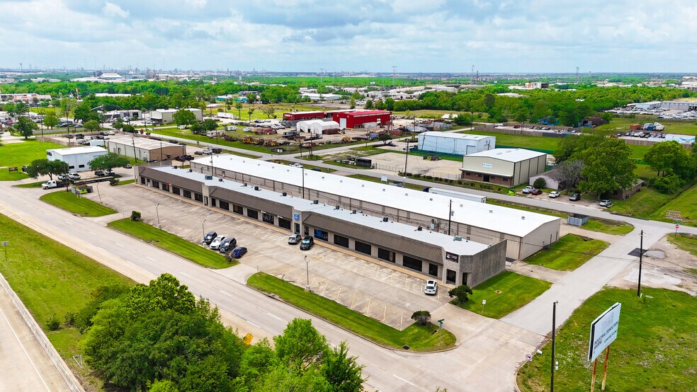 La Porte Business Park portefeuille de 2 biens à vendre sur LoopNet.fr - Photo de l’immeuble – Image 3 sur 14